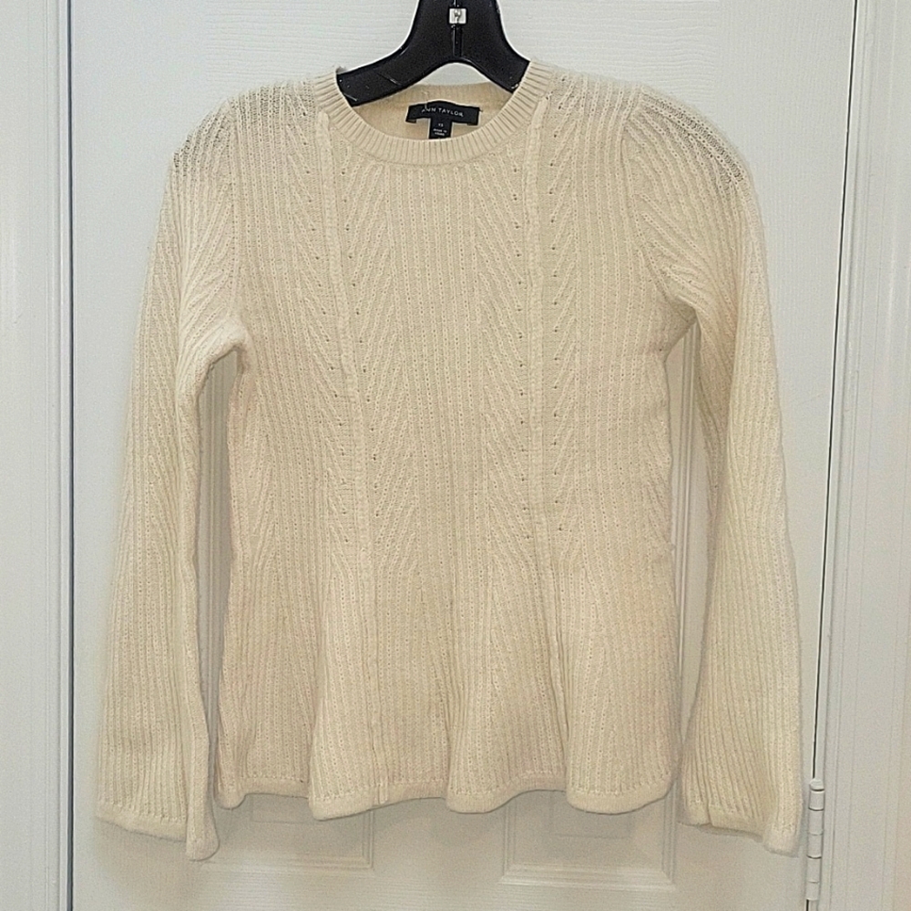 EUC ANN TAYLOR SWEATER